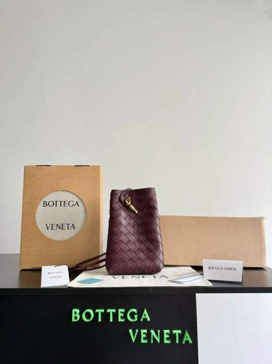 Picture of Bottega Veneta Handbags _SKUfw231688410fw